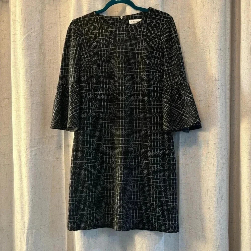 Calvin Klein‎ Women’s Size 4 Black and Gray 3/4 bell sleeve midi dress.